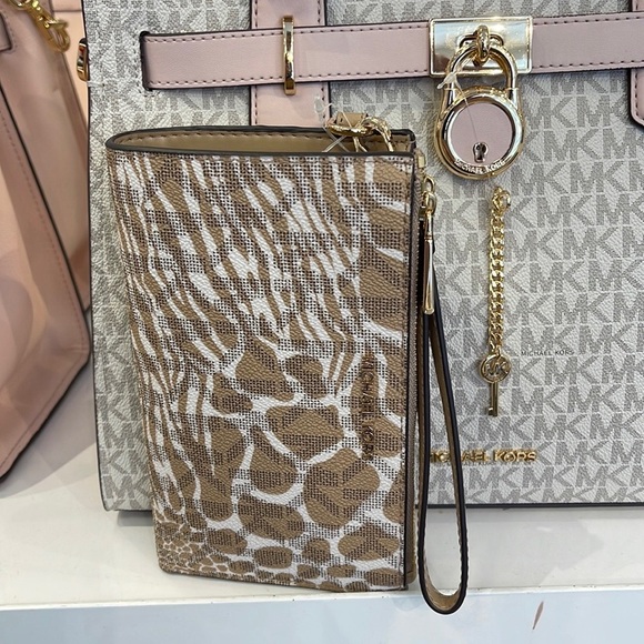 MICHAEL KORS LARGE DOUBLE ZIP WRISTLET WALLET PHONE CASE CLUTCH 
Camel Multi - Picture 16 of 16